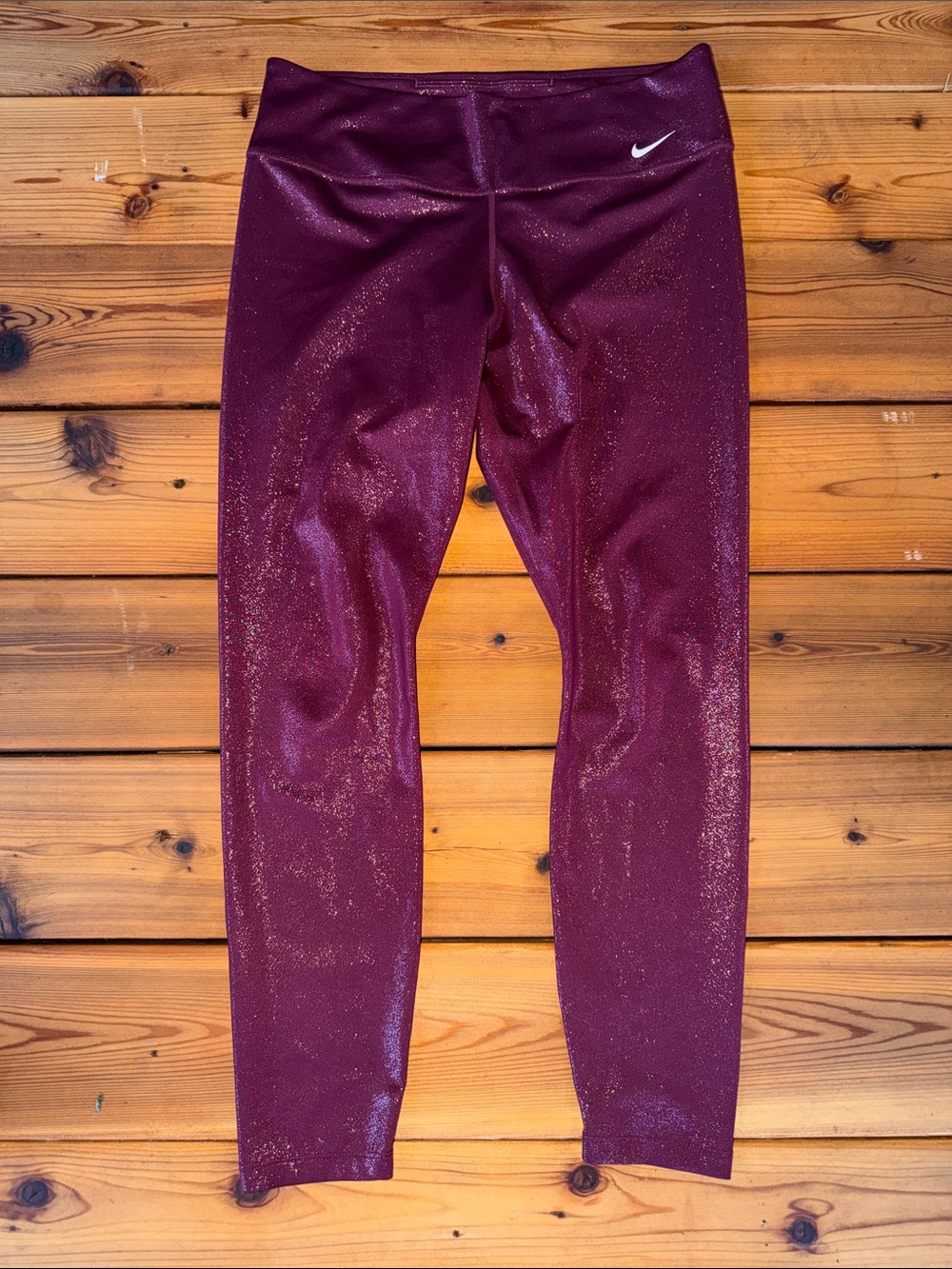 Nike Training Sparkle One 7/8 Tights in Burgundy Shimmer Red - Size Large